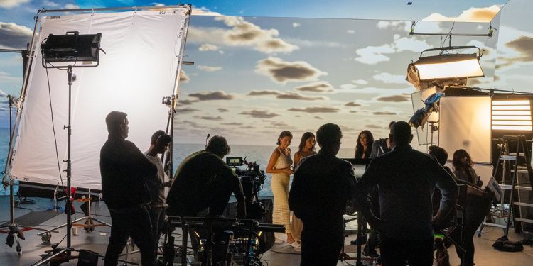 Advantages of Using Virtual Sets for Film Projects
